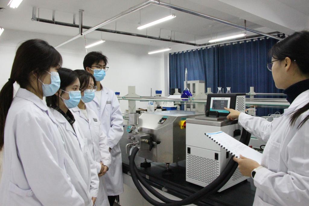 化妆品科学与技术专业 美丽与科技的完美融合